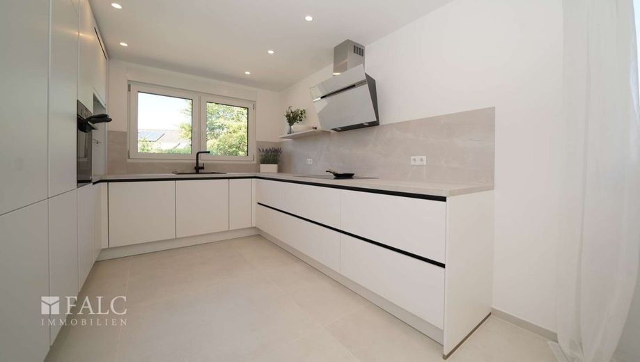 (T)Raum trifft Design - FALC Immobilien Heilronn – Großzügige Küche...