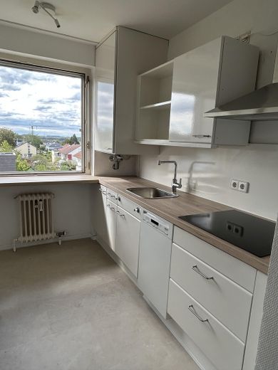 Spacious 3.5-room apartment with balcony & fitted kitchen, good transport connections in Bissingen – Photo 5