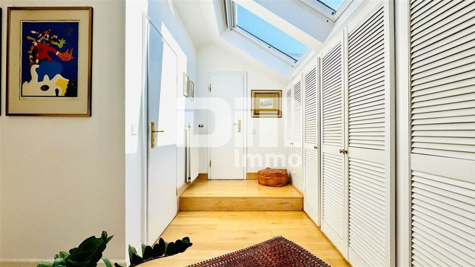 Hochwertige 5-Zi Wohnung in Traumlage mit Balkon in gepflegter Jugendstil-Villa + Panoramablick – Flur / Diele / Einbauschränke