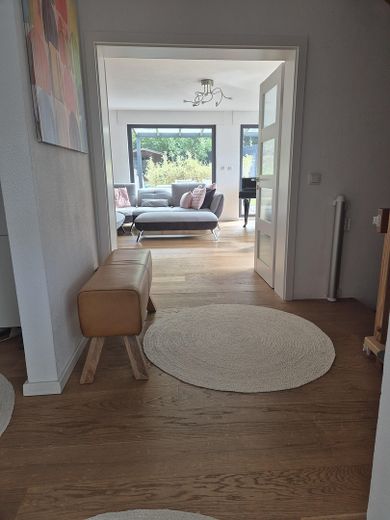 Flur mit Blick in den Wohnraum