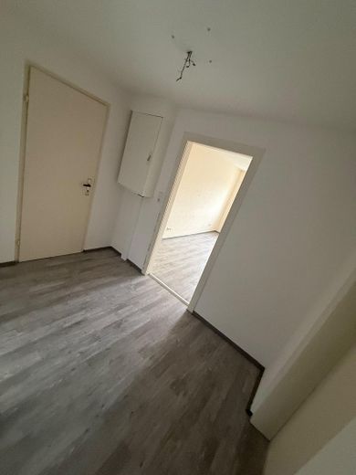 Maison individuelle nécessitant des travaux de rénovation avec grange, située au calme à Bretzfeld – Photo 4