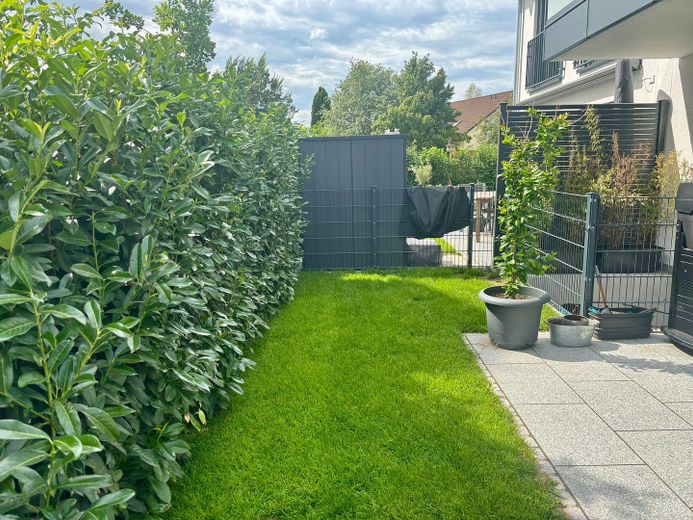Luxuriöse 2 Zimmer Wohnung mit EBK in Olching – Garten