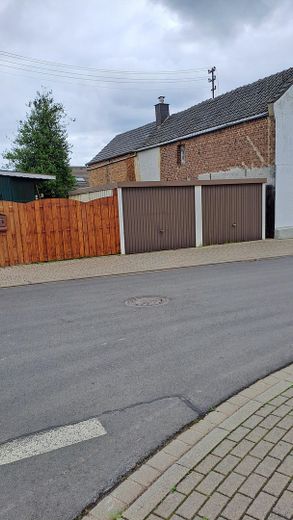 Kleines Einfamilienhaus -- HANDWERKER ZU MIR – Doppelgarage