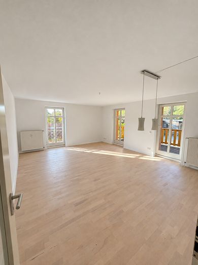 Boş, komisyonsuz 3 odalı daire, balkon ve bahçe kullanımı – doğrudan Sanssouci Parkı’nın yanında – Wohnzimmer