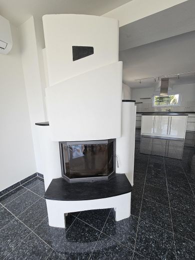 Großzügige Maisonette im Architektenhaus mit Kamin, Balkon & Albblick – ideal für 1–2 Personen – Kamin (1. OG)