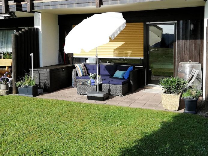Appartement entièrement équipé, terrasse, jardin, place de stationnement – Ansicht Ferne