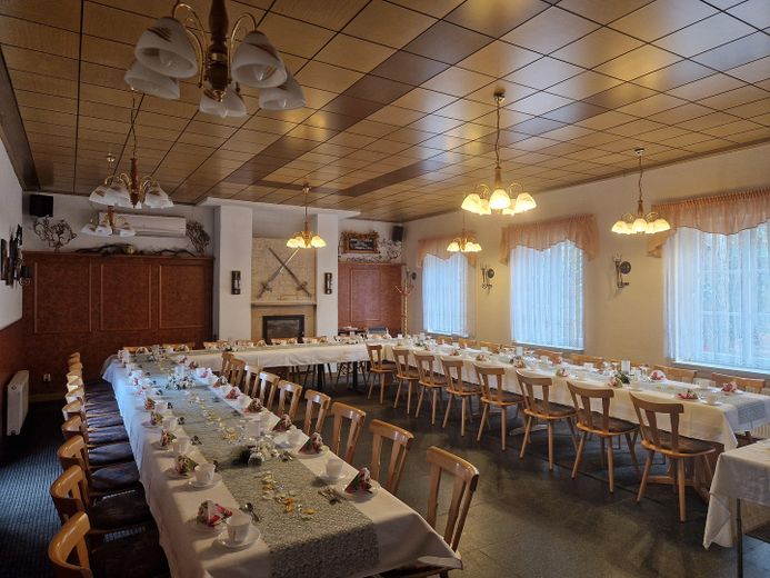 Restaurantimobilie mit viel Potential – Kaminzimmer