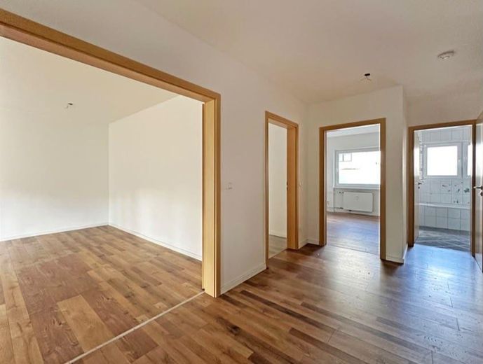sehr gepflegte 3 Zimmerwohnung mit Balkon in ruhiger Wohnlage von Seeheim – Flur
