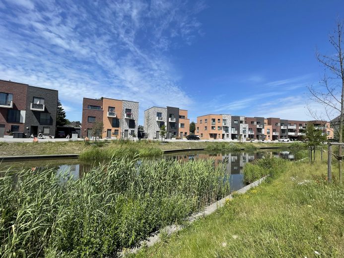 Hoogwaardig townhouse met dakterras en uitzicht op het water – Foto 25