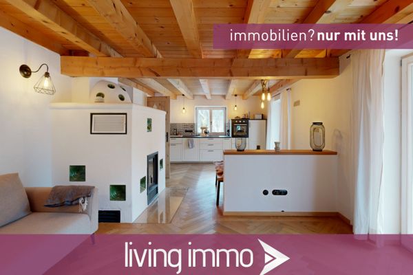 Casa di campagna modernizzata con piscina, doppio garage riscaldato e potenziale di ampliamento a Neureichenau