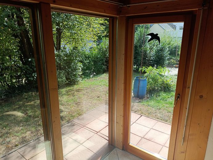 Einzigartiges Holzhaus im Grünen in Randlage und doch zentral – Foto 34