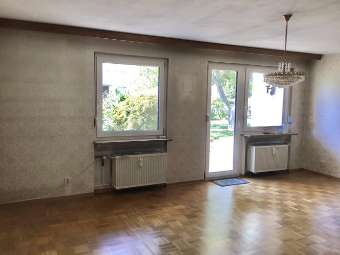 Affascinante casa a schiera in posizione tranquilla con garage – EG Wohn-/Esszimmer West
