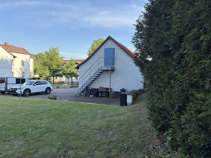 Blick auf Garagen Gebäude