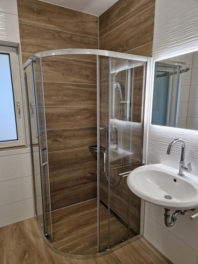 Elg-Whg Dusche u Waschtisch
