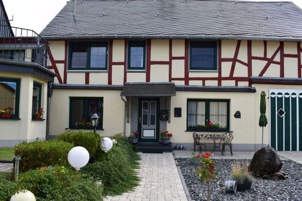 Where Rustic Meets Modern – Comfort and Charm United