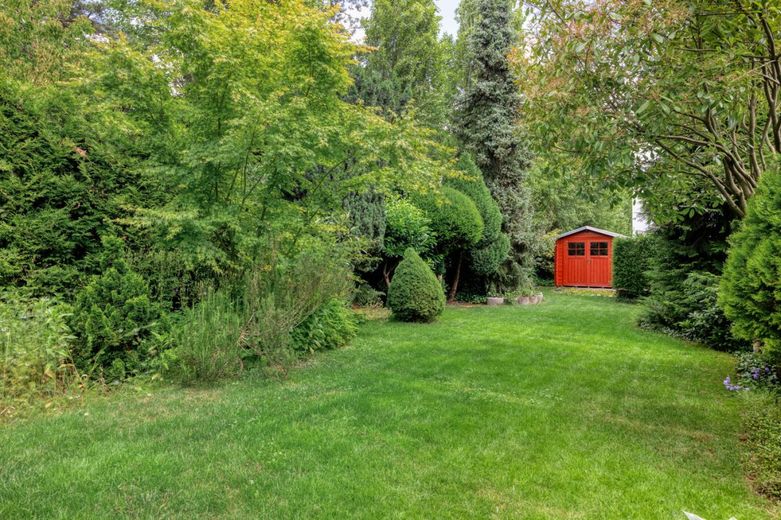 Königsdorf:  DHH mit 146 m², Wintergarten, Keller, Garage &amp; Traumgarten / Dach &amp; Fenster saniert! – Großer Garten mit Gartenhaus und Baumbestand