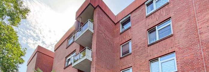 Dostępne od zaraz 3-pokojowe mieszkanie na poddaszu z balkonem od strony południowo-zachodniej i licznymi modernizacjami w Brühl