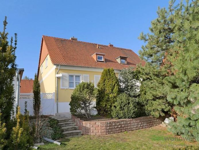 (EF0619_M) Weimar: Apolda, Bezug nach Totalsanierung in ein kleines möbliertes Wohnhaus mit Garten und Terrasse – Foto 1