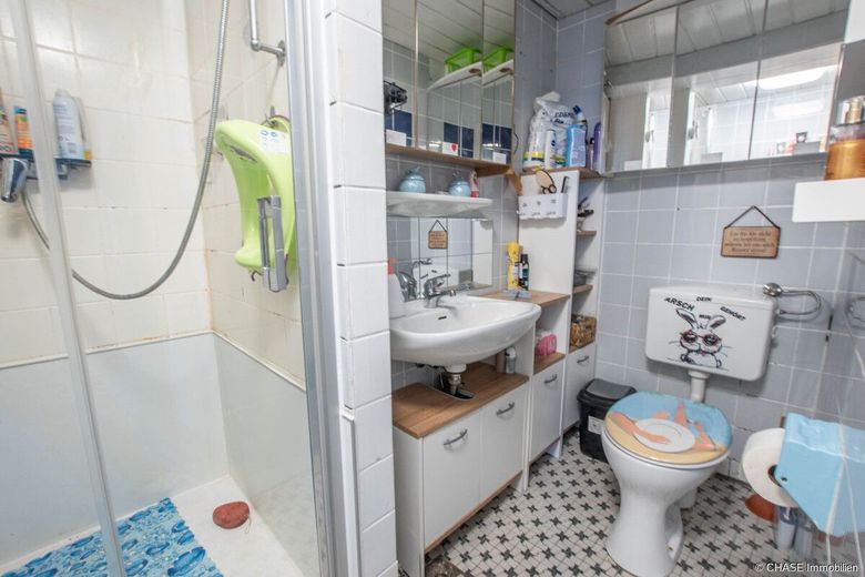 2x Einfamilienhäuser mit Entwicklungspotenzial - Teilvermietete Kapitalanlage in Rollshausen! – Haus 1 Bad EG