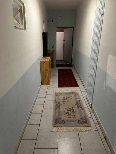 VIVIENDA DE 3 HABITACIONES CON COCINA, BAÑO Y PASILLO CERCA DEL AEROPUERTO DE HAHN – Foto 10