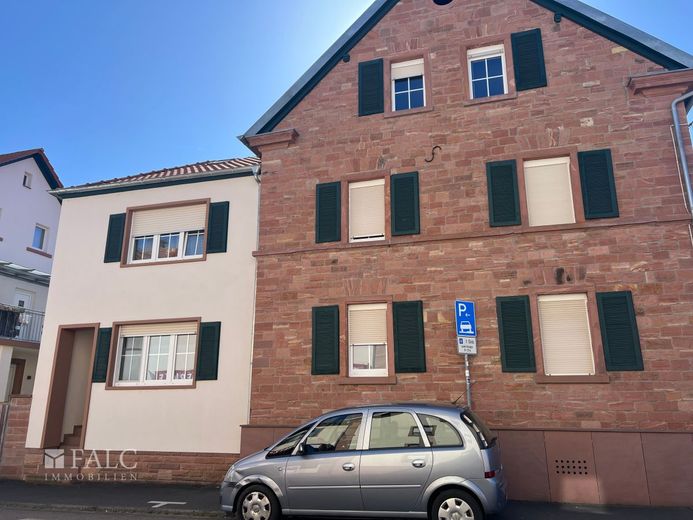 Top Investment, gepflegtes Mehrfamilienhaus in Wörth am Main – Außenansicht