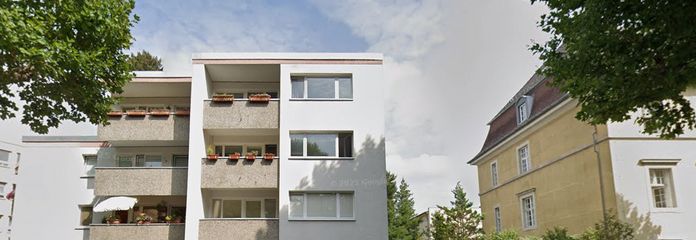 2-Zimmer mit Balkon, Stellplatz & saniertem Bad – vermietete Kapitalanlage – Hausansicht