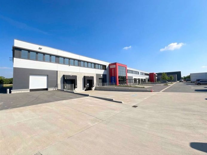 1.990 m² Logistikhalle + 300 m² Büro-/Sozialfläche in Rodgau-Weiskirchen zu vermieten – फोटो 1