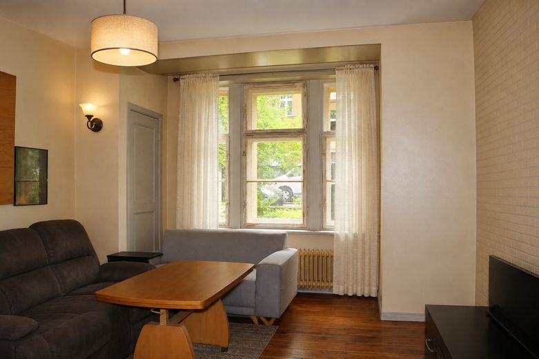 Inwestycja kapitałowa – potencjalnie zwalniana – Tempelhof – 2 pokoje z kuchnią i łazienką – Wohnzimmer 1