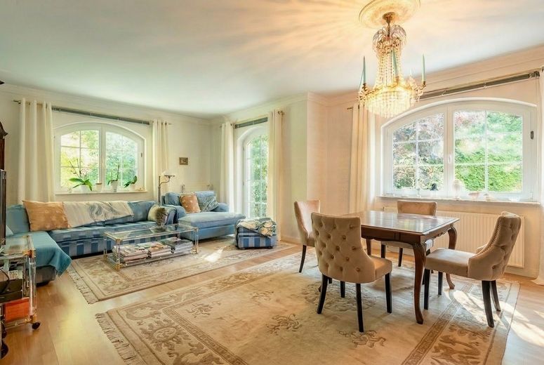 Casa unifamiliar de elegancia atemporal con tecnología de última generación - Lichtenrade – Großes Wohnzimmer