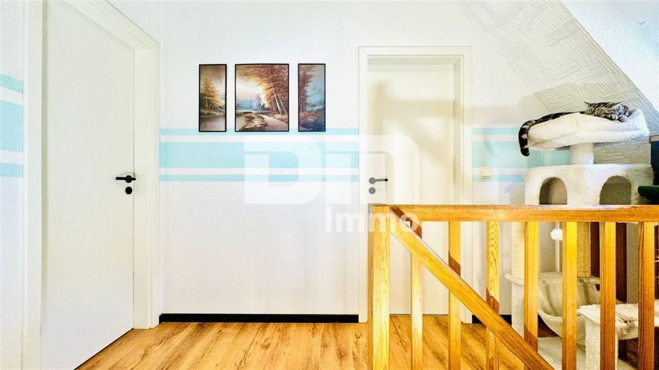 Gepflegtes Raumwunder in idyllischer Lage - Modernisiertes Einfamilienhaus Garagen / Garten – OG / DG Flur - Diele