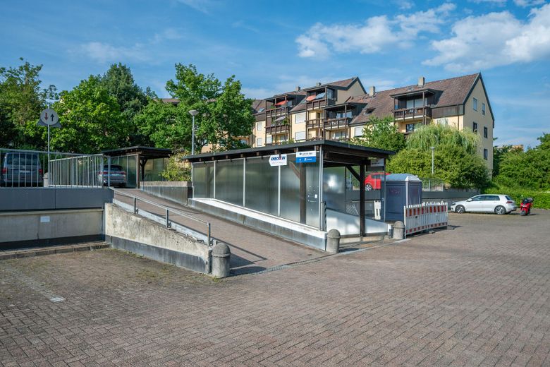 Lichtdurchfluteter Wohnkomfort in Uni-Bestlage – 90 m² mit 3 Balkonen & TG-Stellplatz – Eingang zur TG