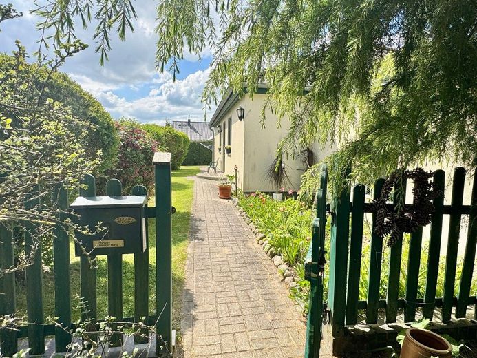 HORN IMMOBILIEN ++ RESERVIERT! Einfamilienhaus im Bungalowstil in Chemnitz bei Neubrandenburg – Nutzen Sie Ihre Chance!