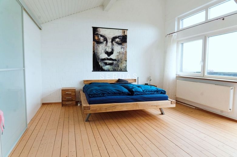 Architektenvilla in ruhiger Höhenlage mit Panoramablick und großem Grundstück – Schlafzimmer