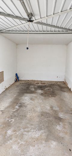 Helle Wohnung mit großzügigem Wohnbereich, Einbauküche, Balkon und eigener Garage – Foto 19