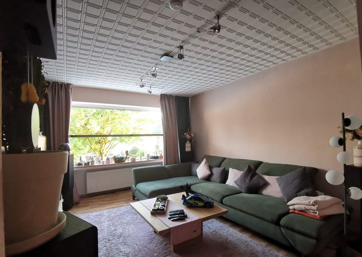 شقة مجددة حديثًا من 3 غرف (75 م²) مع حديقة في إسن-فرونهاوزن – Wohn-/ Esszimmer