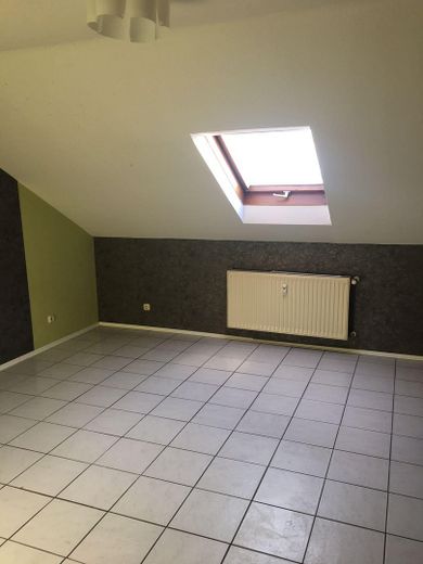 Großzügige 4-Zimmer-Dachgeschosswohnung mit 112 m² in ruhigem 4-Familienhaus in Sinntal – Foto 6