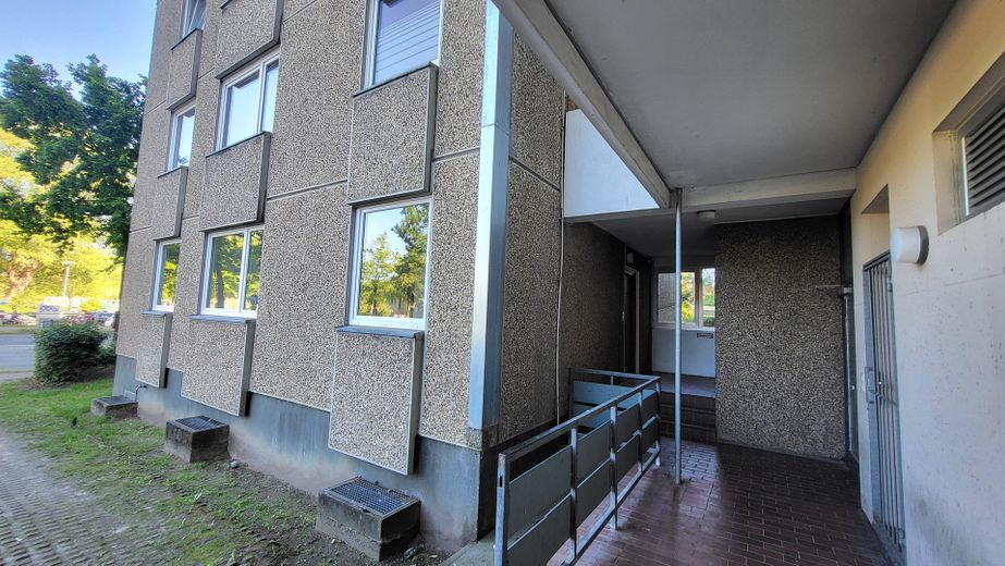 Zemin kat-yeni yenilenmiş-ayrı giriş-balkon-kapalı otopark-özel şahıstan – Zugang zur Wohnung