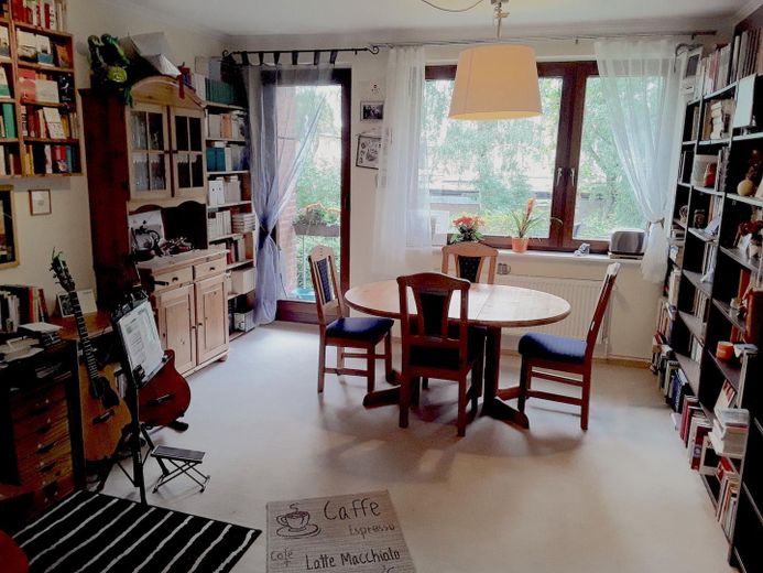 Provisionsfrei: 3-Zimmer-Wohnung mit großem Entwicklungspotential – Wohnzimmer