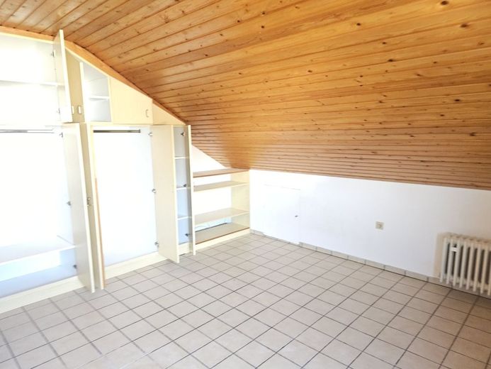 Wohnung in Siegelbach zu vermieten. Gute Aufteilung. Helle Räume. Ideal für Zweisamkeit ... – 5268 - Einbauschränke im Schlafzimmer