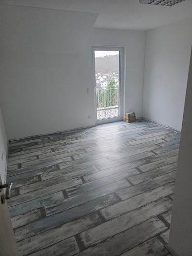 Freundliche und neuwertige 3,5-Raum-Dachgeschosswohnung mit geh. Innenausstattung in Aßlar – Foto 3