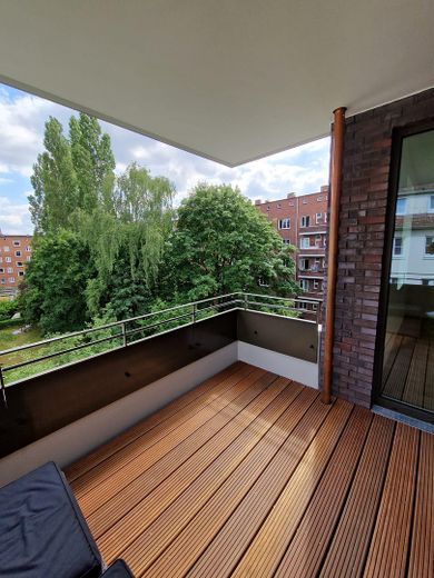 Absoluter Highlight! Urbaner Wohntraum mit Blick ins Grüne – Balkon