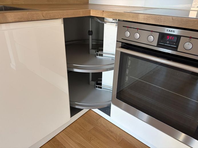 Ein Ort zum leben und Wohlfühlen- Eigentumswohnung in Tiergarten – Küche- Karussell und Backofen