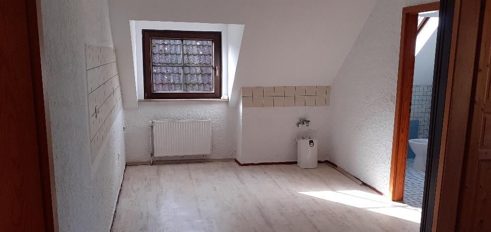 Gemütliche, helle 3 Zimmer Dachgeschosswohnung, zentral in Mz-Ebersheim – Küche 1