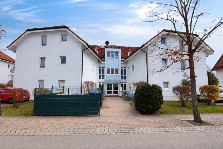 Dresden / Kesselsdorf – prov.frei: 2 Zi. Whg., sep. Küche, Bad (WA+DU), Balkon und TG – Hausansicht Front