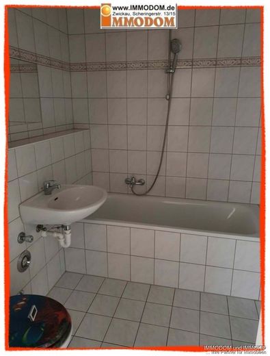 2-Zimmer-Dachwohnung in beliebter Grünlage günstig zu vermieten! – Bad