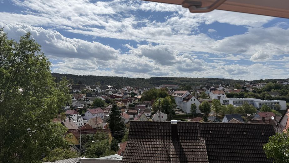 Kleines Häusle mit Charme und Weitblick – ruhig gelegen in Bopfingen-Schloßberg. – Blick aus Wohnzimmer
