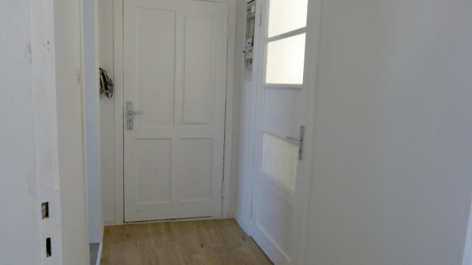 Sanierte 2-Zimmer-Wohnung mit Balkon in Bremerhaven – Flur