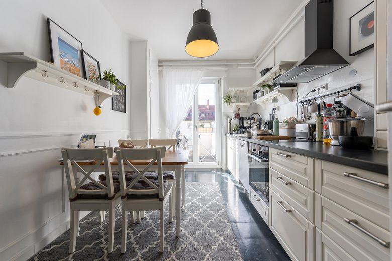 Zonder makelaarscourtage! 3-kamerappartement in een oud gebouw (ca. 102 m²) incl. balkon en garage in de Südweststadt – Küche