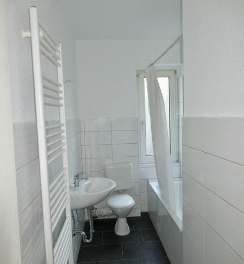 Geräumige Single-Wohnung mit guter Lage in Wuppertal-Barmen – Badezimmer