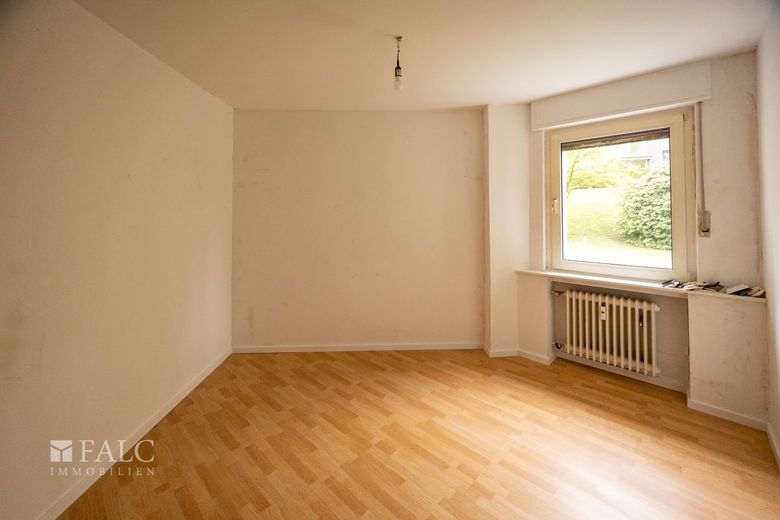 Ihr neues Zuhause nach Maß - 3 Zimmer, Balkon &amp; bereits erneuertes Bad – Schlafzimmer 1